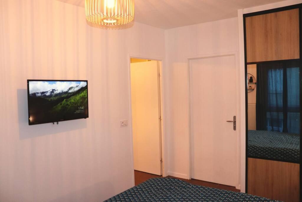 Les Cedres -Tram A 50 Metres, Bordeaux A 5 Minutes, Parking Apartment Cenon Exterior photo